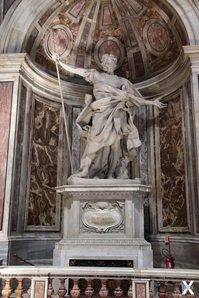 Статуя Лонгина в базилике Святого Пет...