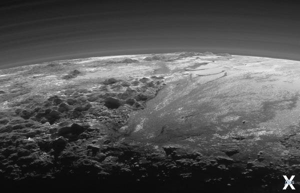 Закат на Плутоне: видны слои атмосфер...
