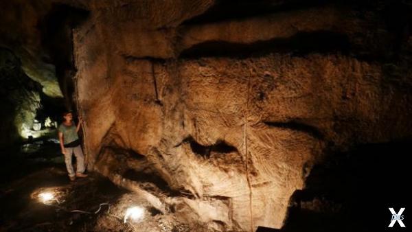 Аяла Амир в израильской пещере Те'оми...