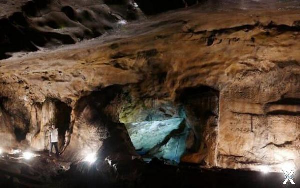 Израильская пещера Те'омим и каменоло...