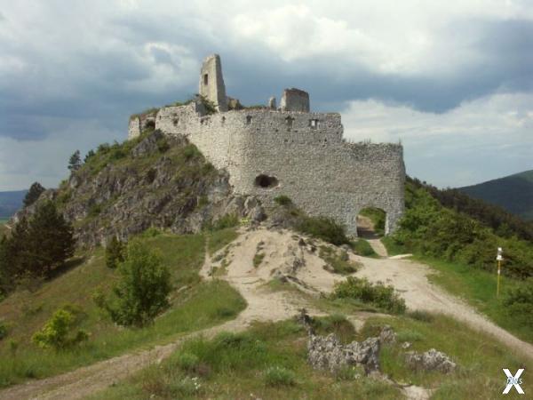Развалины замка Чахтице