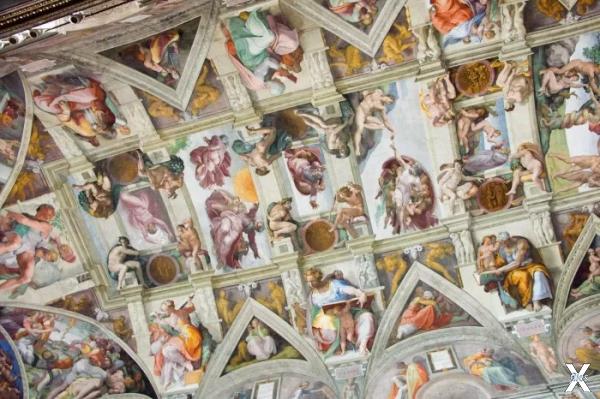 Микеланджело расписал потолок Сикстин...