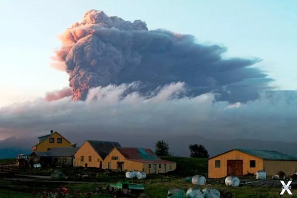 Извержение вулкана Эйяфьятлайокудль в...