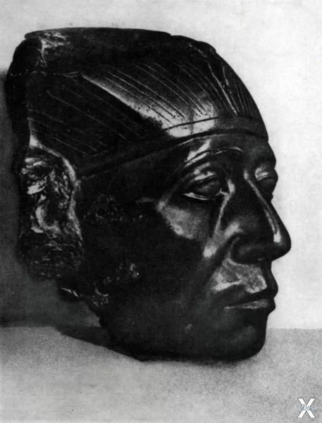 Голова статуи фараона Сенусерта III. ...