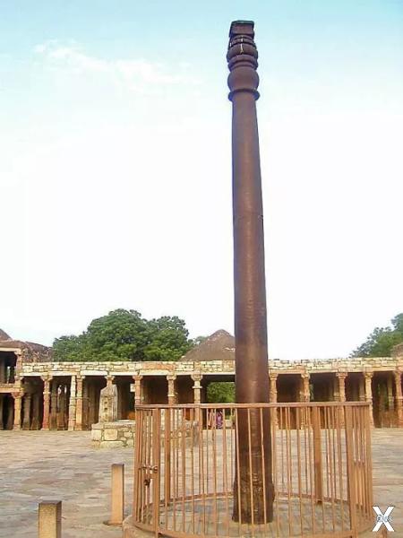 Железная колонна в городе-крепости Ла...
