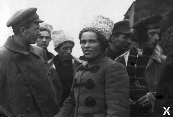 Лидеры повстанцев в 1919 году (слева ...