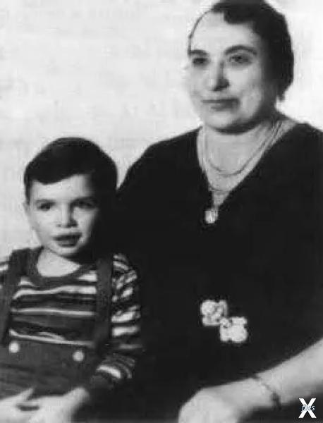 Молодой Капоне с матерью