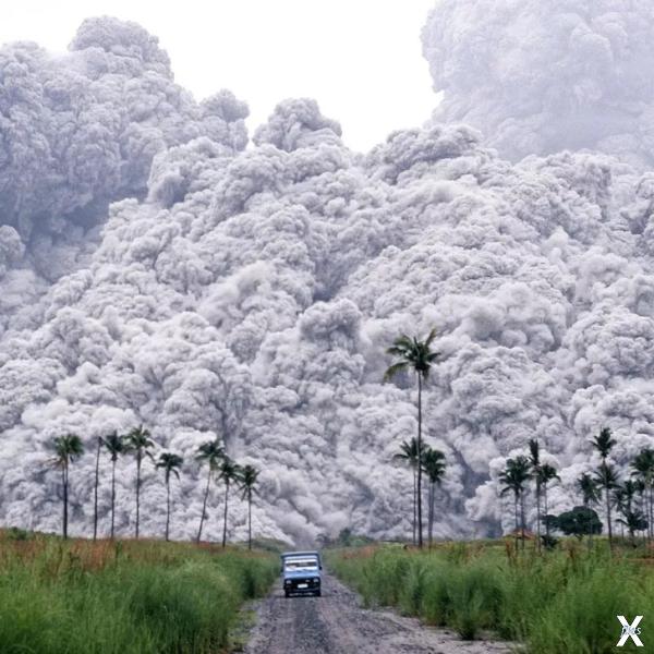 Вулкан Пинатубо на Филиппинах в 1991 ...