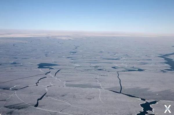 Покрытое льдом озеро Мичиган