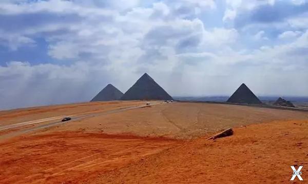 Знаменитые пирамиды Гизы в Египте