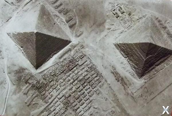 Прямой вид на пирамиды Хуфу и Хефрена...