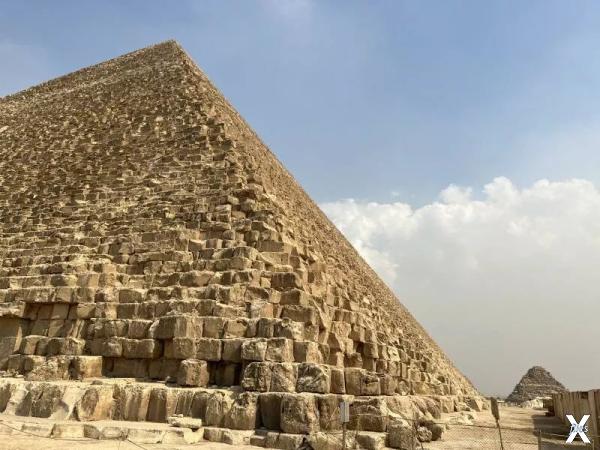 У основания Великой Пирамиды