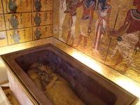 Почему Тутанхамона похоронили с двумя младенцами?