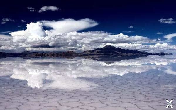 Соленое озеро в Боливии