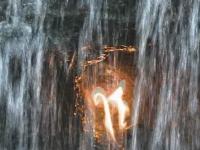 Удивительные места, попадая в которые начинаешь верить в чудеса: Пещера светлячков, водопад Вечного огня и другие...
