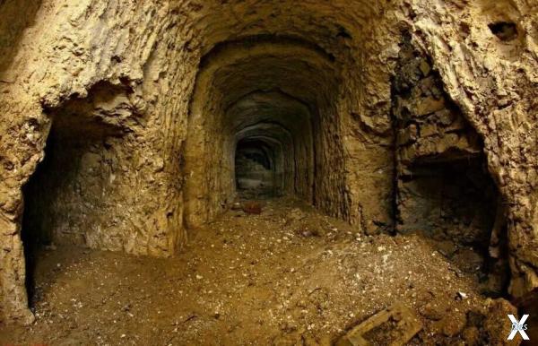 Древняя земля Египта испещрена подзем...