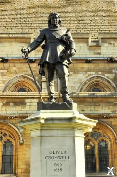 Памятник Оливеру Кромвелю у Вестминст...