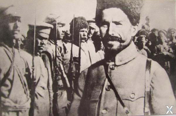 Василий Чапаев с бойцами