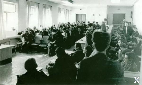 Архивное фото из зала суда