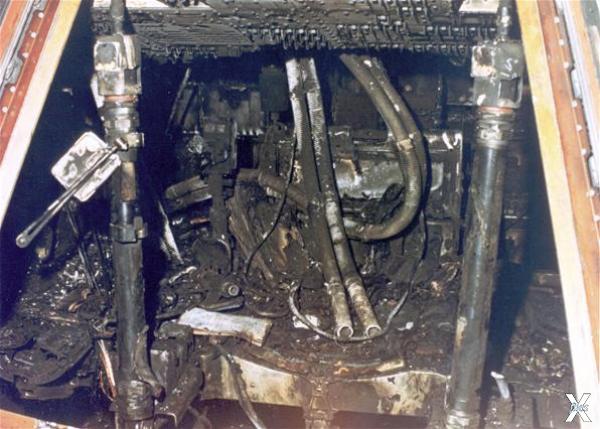 Пожар уничтожил космонавтов и всё обо...