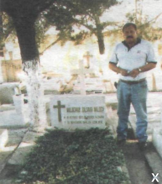 Карлос Джальсруд у могилы отцы - Валь...