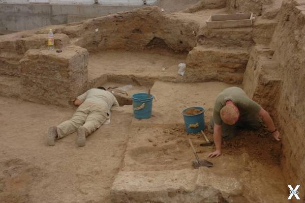 Чем глубже копают археологи в городе ...