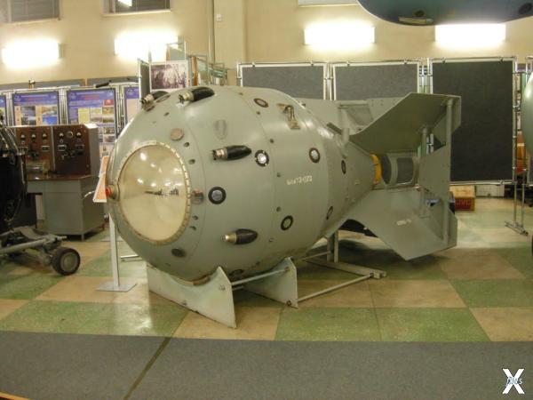 Первая советская атомная бомба РДС-1....