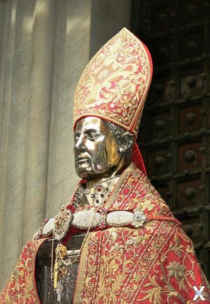 Статуя святого Януария в неаполитанск...