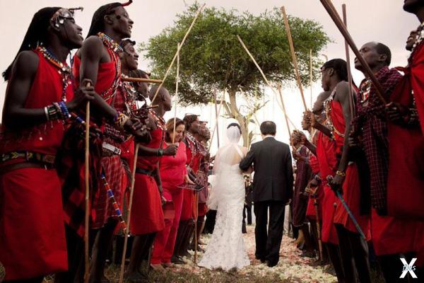 Свадьба в Африке. В наши дни палки иг...