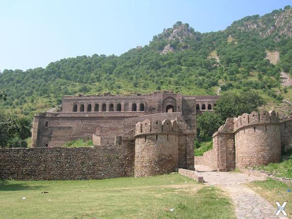 Форт Бангар в Раджастхане пользуется ...