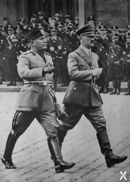 Муссолини с Адольфом Гитлером в Берли...