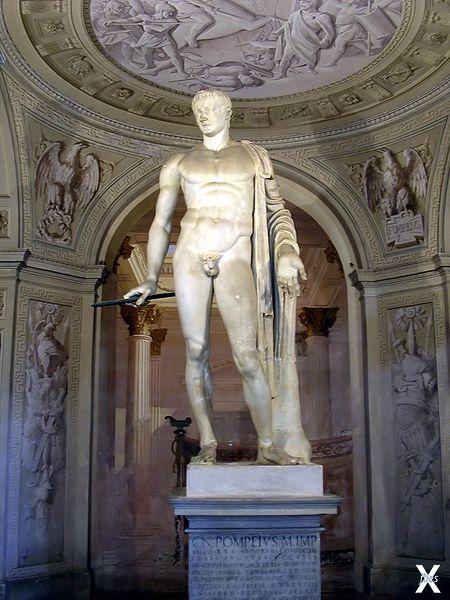 Статуя Помпея в Милане