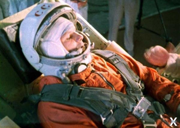 Первый космонавт в не первом скафандр...
