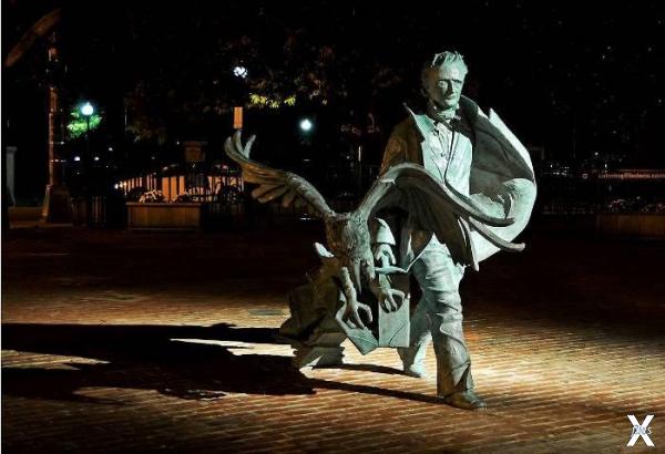 Памятник Эдгару Аллану По в Бостоне