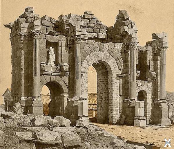 Римская арка в Тамугади (Тимгад), Алж...