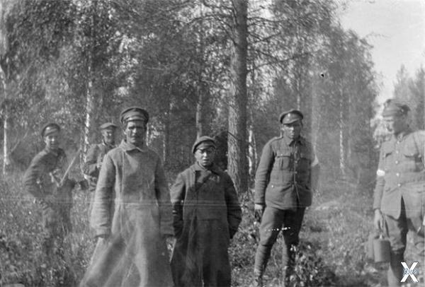 Два пленных большевика, отец и сын 13...