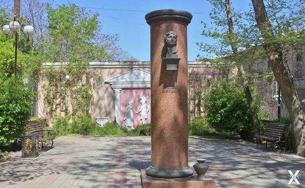Памятник Митридату Евпатору в Керчи