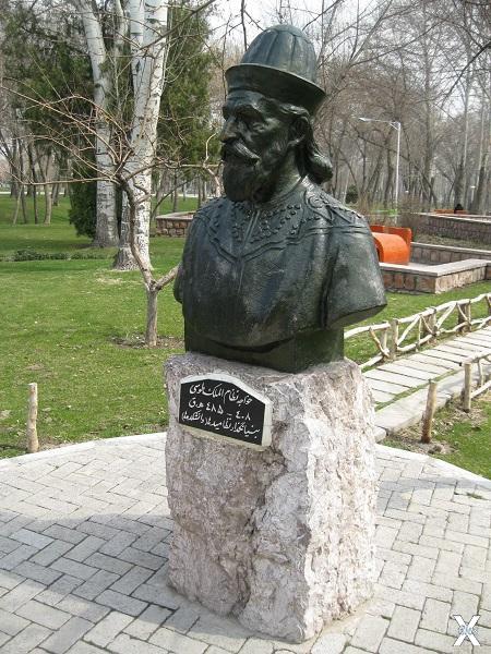Памятник лидеру ассасинов