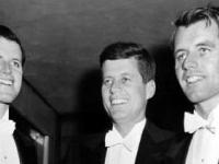 Злой рок клана Кеннеди: за что прокляли семью президента США