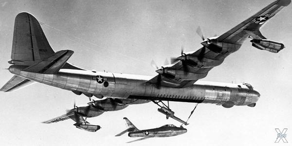 Истребитель YRF-84F и B-36 «Миротворец»