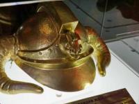 Куда на самом деле исчез золотой шлем Македонского