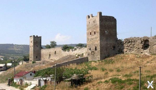 Руины крепости Кафа (Феодосия)
