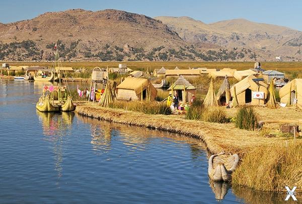 Плавучая деревня на озере Титикака