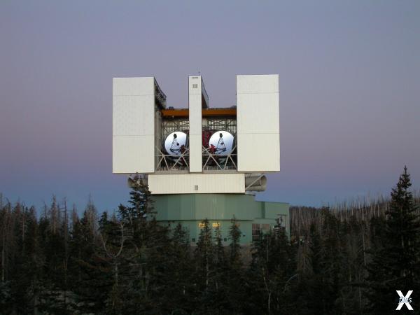 Большой бинокулярный телескоп в Аризоне