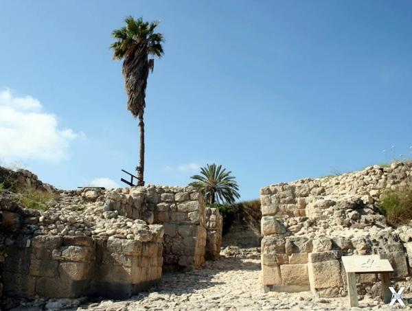 Ворота в Мегиддо, бронзовый век