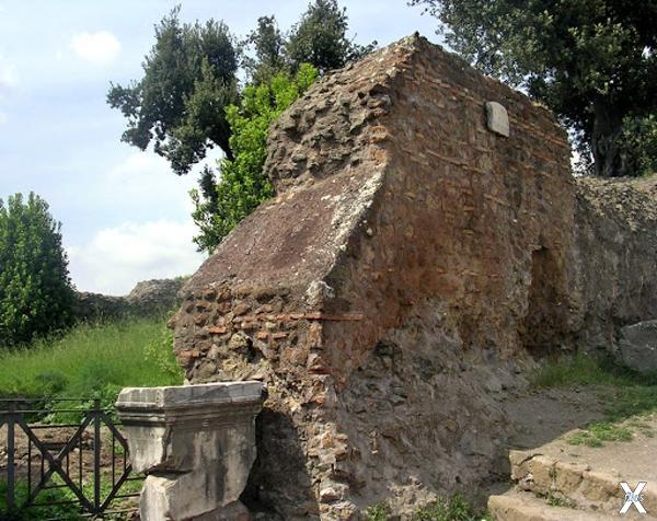 Руины храма Кибелы на холме Палатин, Рим