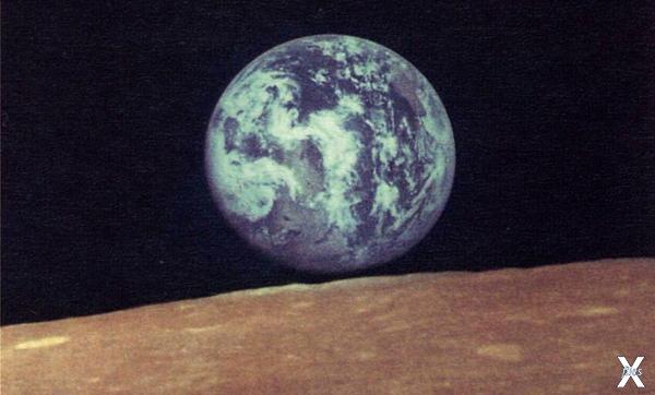 Вид на Землю с поверхности Луны. Сним...