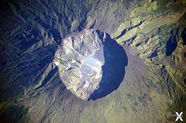 Спутниковый снимок кальдеры Тамборы
