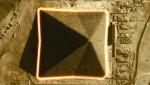Великая Пирамида Гизы имеет 8 граней, а не 4. Но это можно увидеть только с воздуха