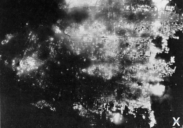 Ночная Тояма, Япония, 1 августа 1945 ...
